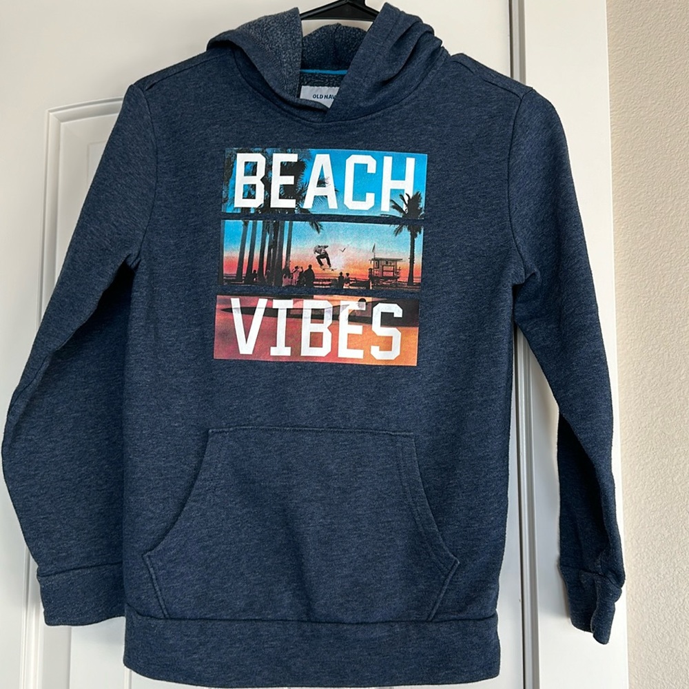 Old Navy-Boys Sweatshirt size Large 10-12, gently used, great condition